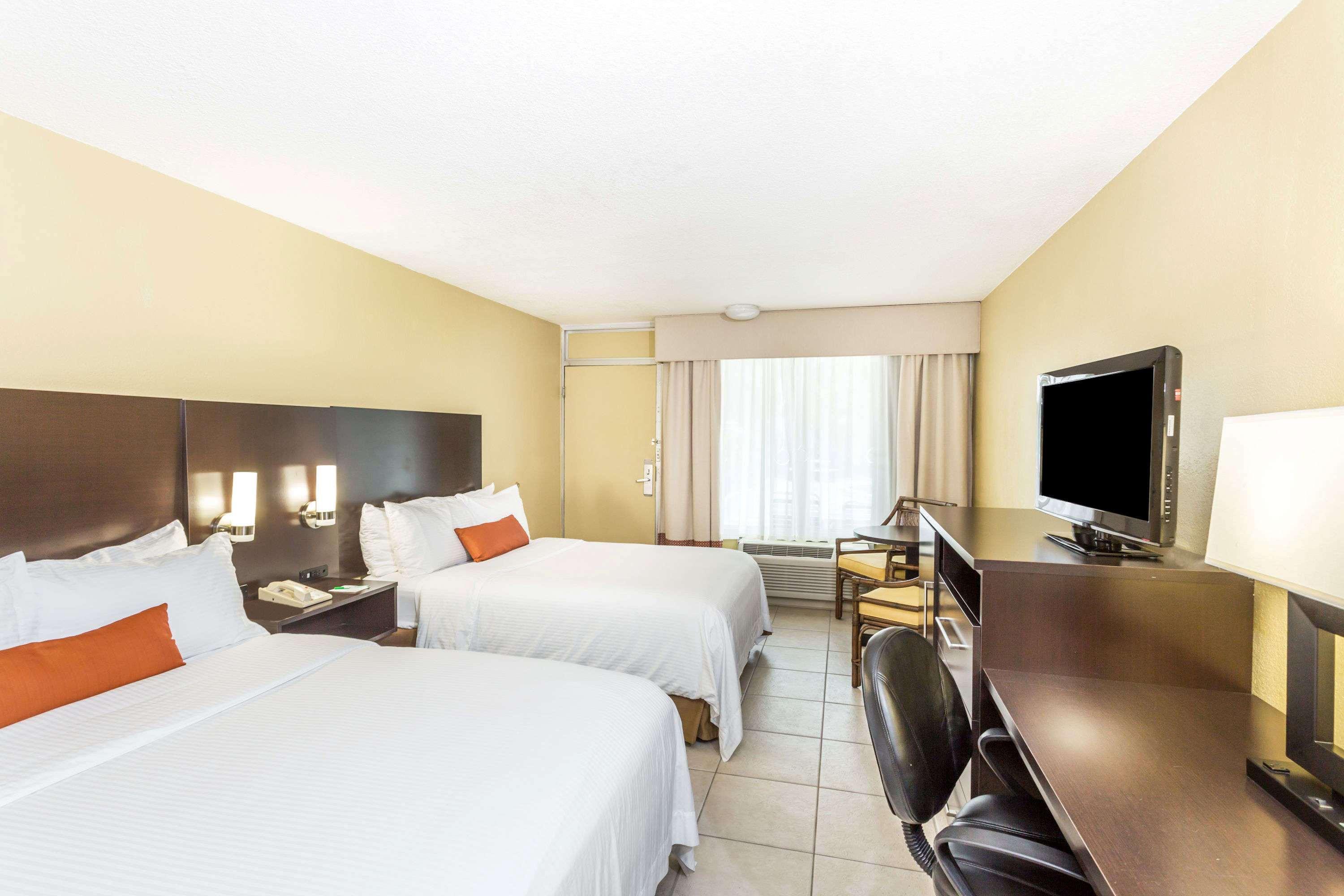 Wyndham Garden Fort Myers Beach Exteriör bild
