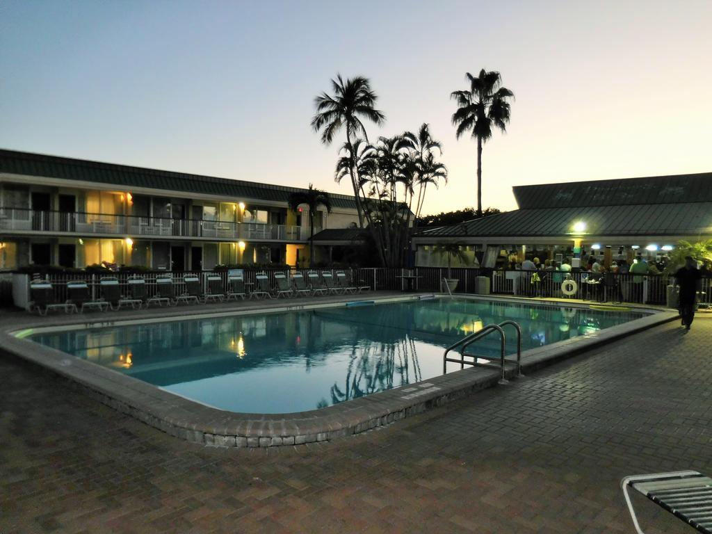Wyndham Garden Fort Myers Beach Exteriör bild